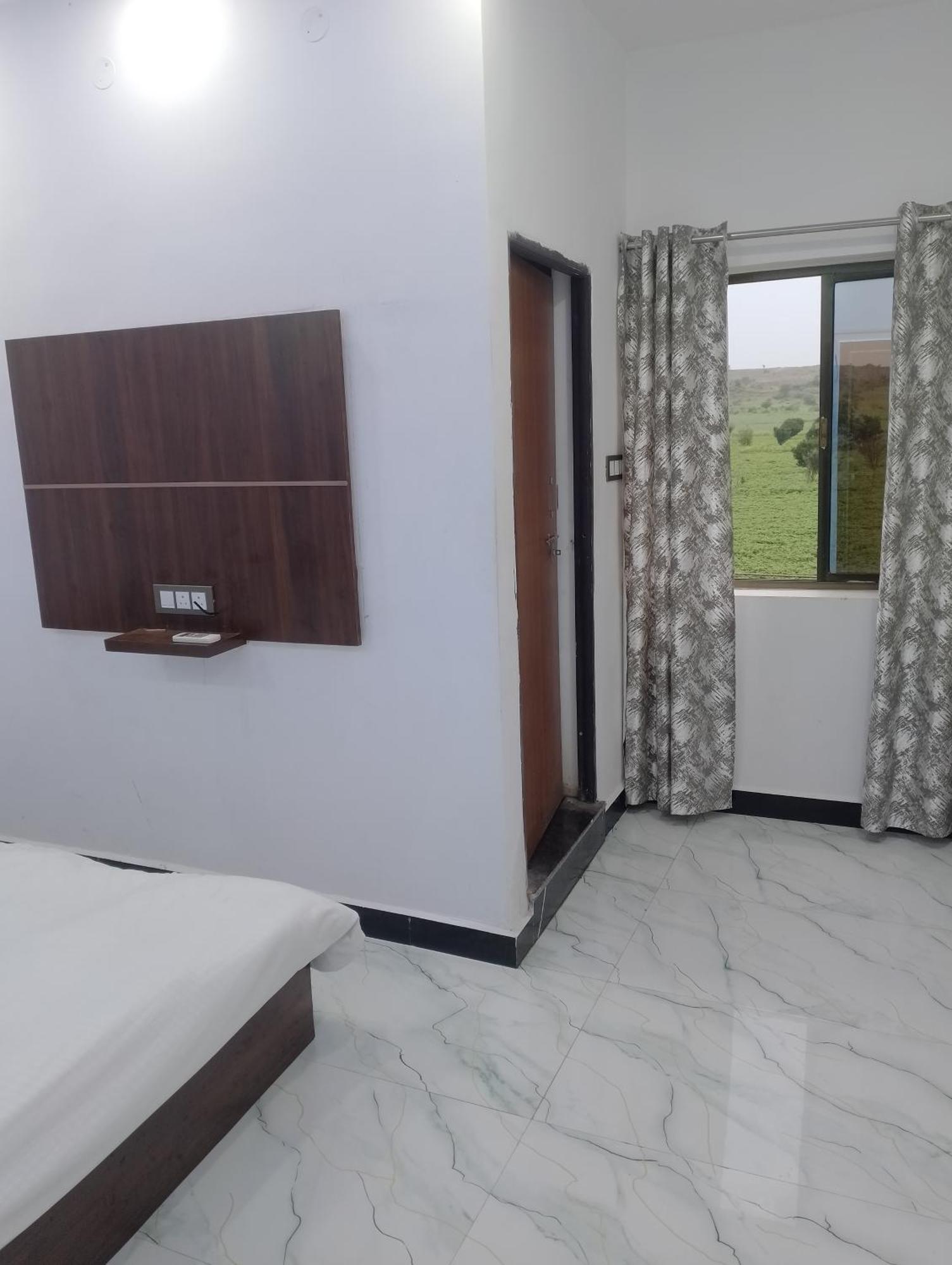 Hotel Moonlight & Restaurant Sehore Экстерьер фото