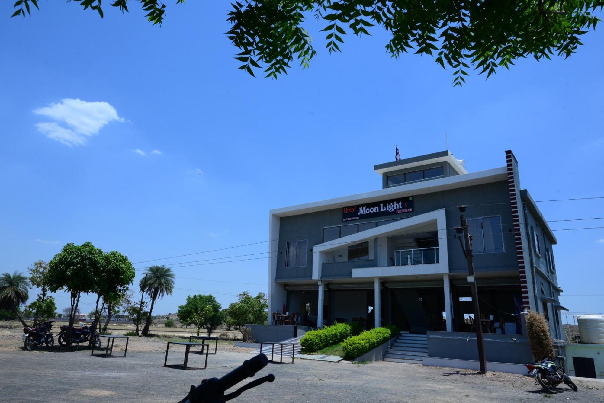 Hotel Moonlight & Restaurant Sehore Экстерьер фото